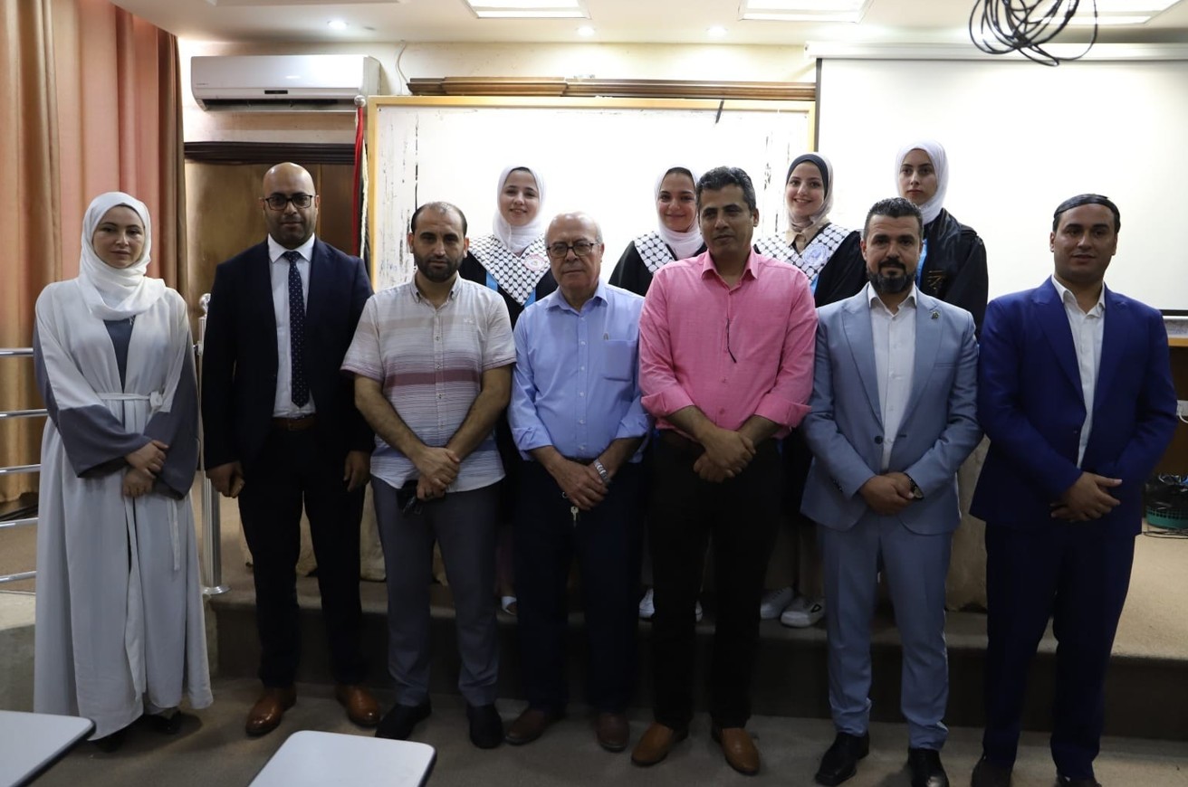قسم الإعلام يناقش مشاريع تخرج تخصصي تكنولوجيا الصحافة والعلاقات العامة